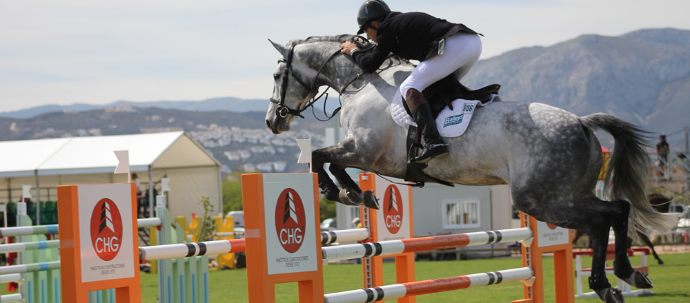 Jess Mendoza and Spirit T competing at Olivia Nova